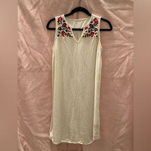 Embroidered white Sleeveless Dress. Size S